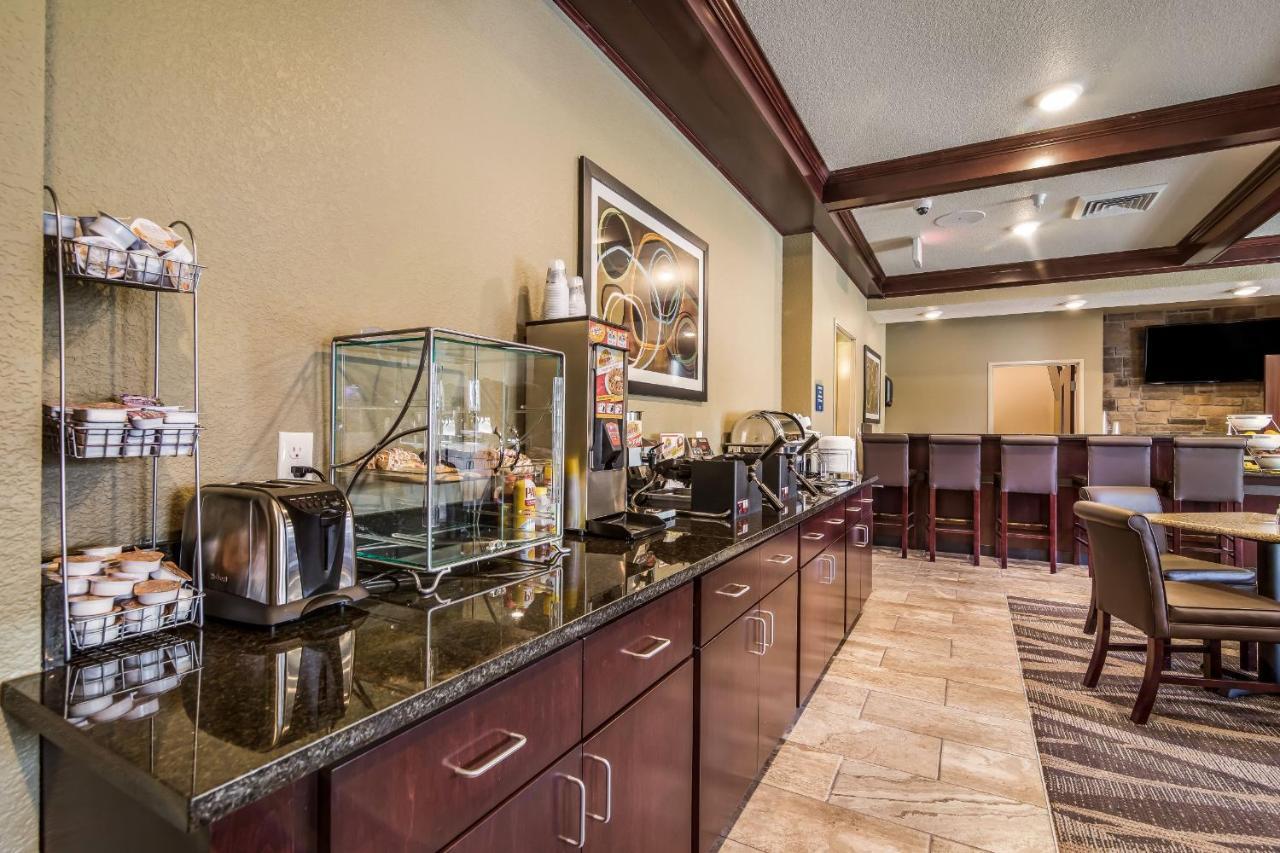 Cobblestone Hotel&Suites - Victor Exterior foto