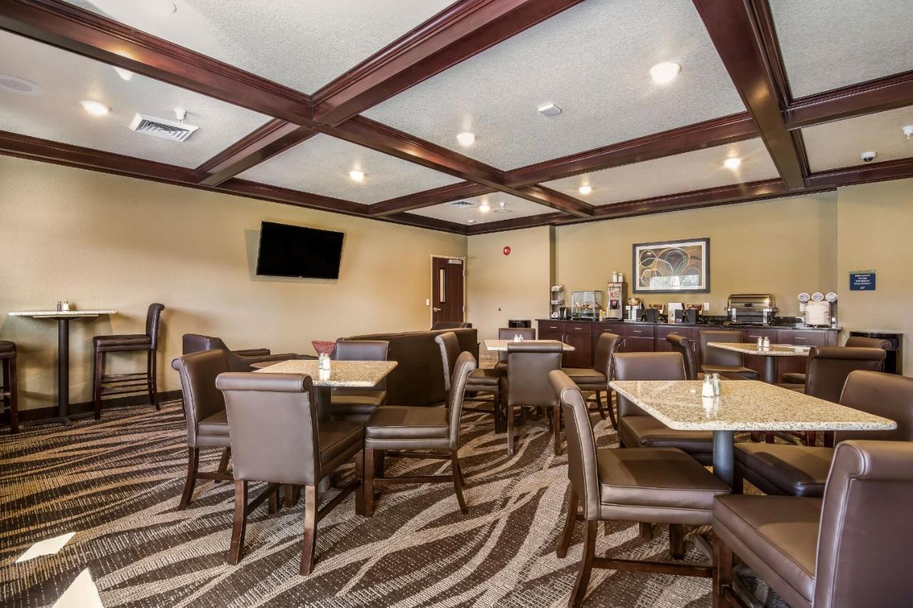 Cobblestone Hotel&Suites - Victor Exterior foto